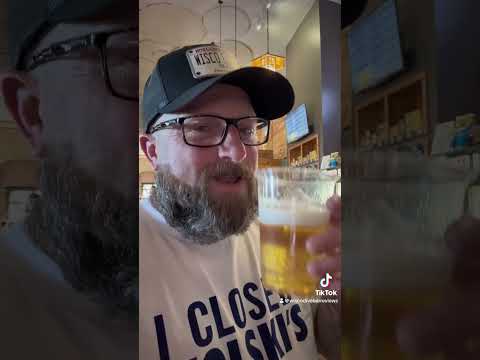 Lakefront Brewery in Milwaukee, WI #beer #brewery #wisconsin #milwaukee #vlog #lunch #fish
